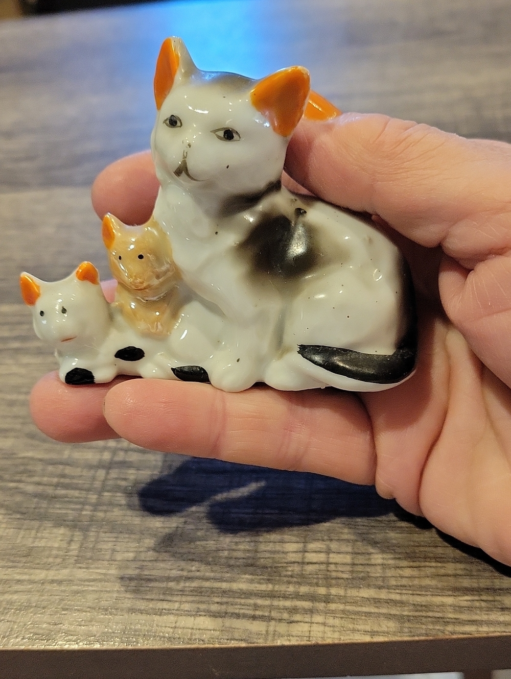 Kittens Miniature Figurine,Lusterware /Made In Japan,Vintage/ Antique/Momma Cat